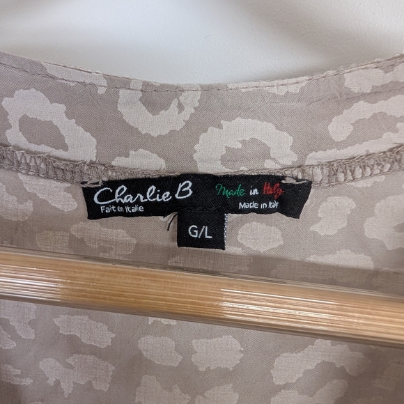 CHARLIE B ANIMAL PRINT BLOUSE SIZE LARGE - Picture 4 of 8